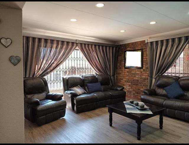 4 BEDROOM HOUSE FOR SALE IN GREENHILLS